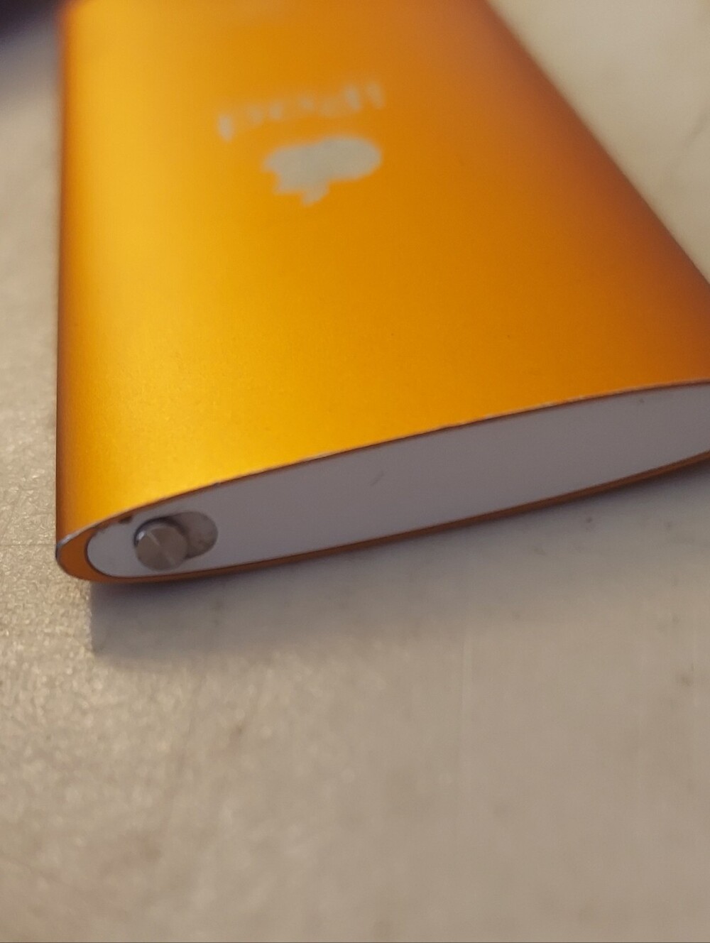 iPod Model:MB742LL/A 8GB, 2008, Orange, 4th Generation, Full Of Tunes - Picture 8 of 8